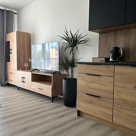 Апартаменты Apartament Akacjowa Голеню Экстерьер фото